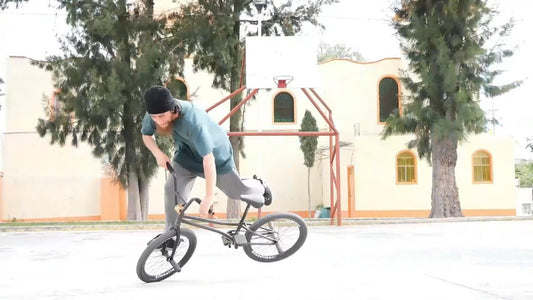Khaled Huerta - Flashes On Wheels